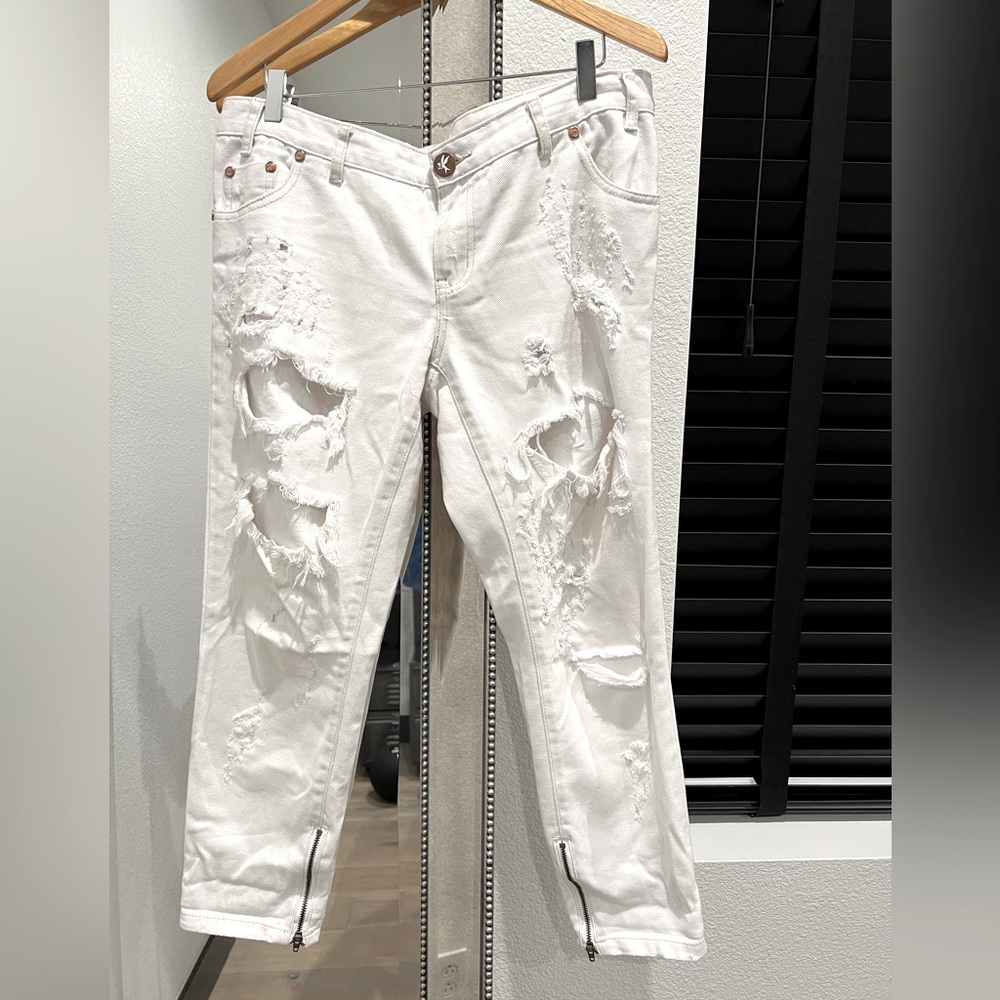 ONE TEASPOON: TRASHED FREE BIRDS: SIZE 30 COLOR: DIRTY WHITE DISTRESSED